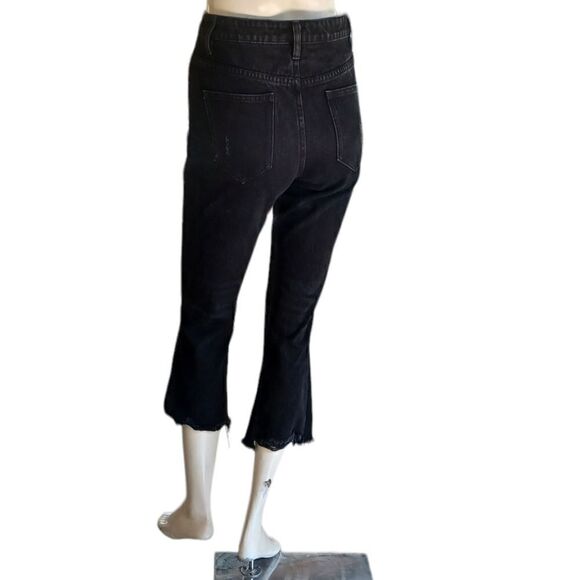 654040....MO&CO Crop Jeans Size 26 " Waist - Picture 4 of 7